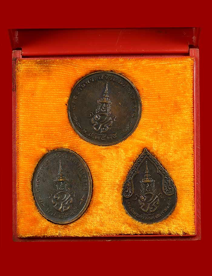 เหรียญพระแก้วมรกต 3ฤดู ปี2525 เนื้อทองแดง