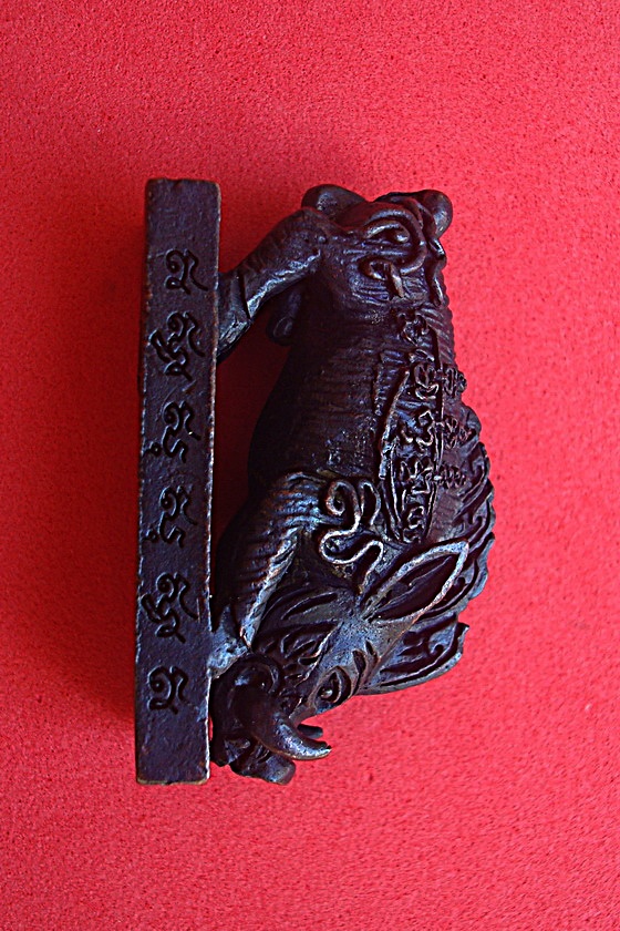 พญาหมูทองแดงอุดผงเขี้ยวหมูตัน หลวงปู่โสฬส ยโสธโร วัดโคกอู่ทอง จ.ปราจีนบุรี เสาร์๕มหาเศรษฐี พ.ศ.๒๕๕๓ รหัสDPNR5B