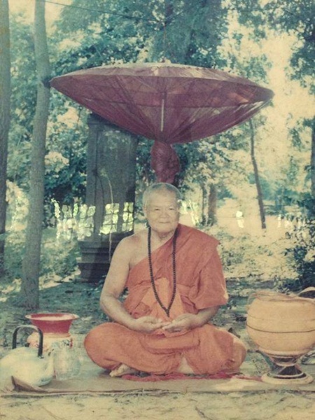 ล็อกเก็ต  รุ่นแรก  พิมพ์กลาง  แจก  รองประธาน   หลวงปู่สอ  คัมภีรปัญโญ   วัดบ้านขาม  จ.สุรินทร์