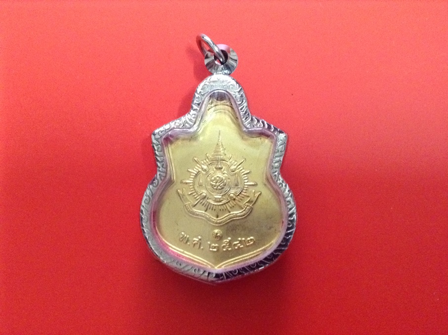 เหรียญในหลวง เนื้อทองเเดง กะไหล่ทอง ปี พ.ศ 2542