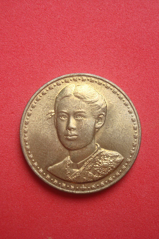 เหรียญสมเด็จพระเทพฯ ร.พ.จุฬาลงกรณ์ สภากาชาดไทย ครบรอบ๗๒ปี พ.ศ.๒๕๒๙ รหัสD3AVYJ