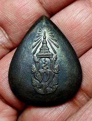 เหรียญพระพุทธสิงหธรรมมงคล หลัง ภ.ป.ร ปี ๔๗ (จัดสร้างพร้อมพระหลวงปู่ทวด ภปร.) ครับ พร้อมกล่อง