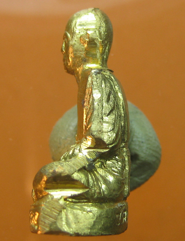 พระรูปเหมือนปั๊มรุ่นแรก เนื้อทองฝาบาตร หลวงพ่อคูณ วัดบ้านไร่ รุ่นเทพประทานพร ปี2536 