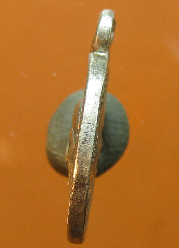   เหรียญเม็ดแตงหลวงปู่ทวดหลังหลวงปู่ทิม วัดช้างให้ บล๊อคนิยม ณ.แตก ปี2508 