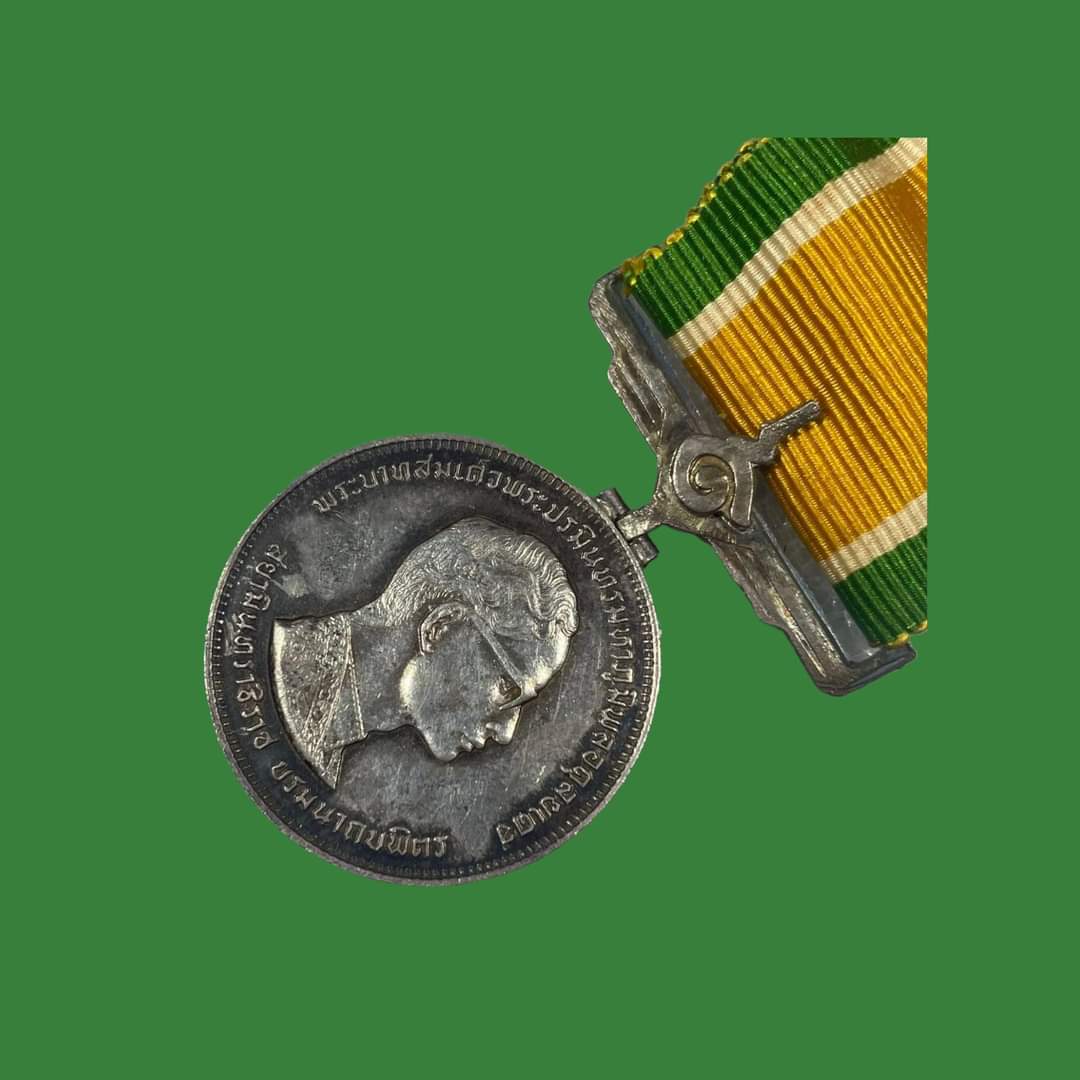 เหรียญแพรแถบเนื้อเงิน รัชกาลที่9ฉลองศิริราชสมบัติครบ25ปี พ.ศ2514