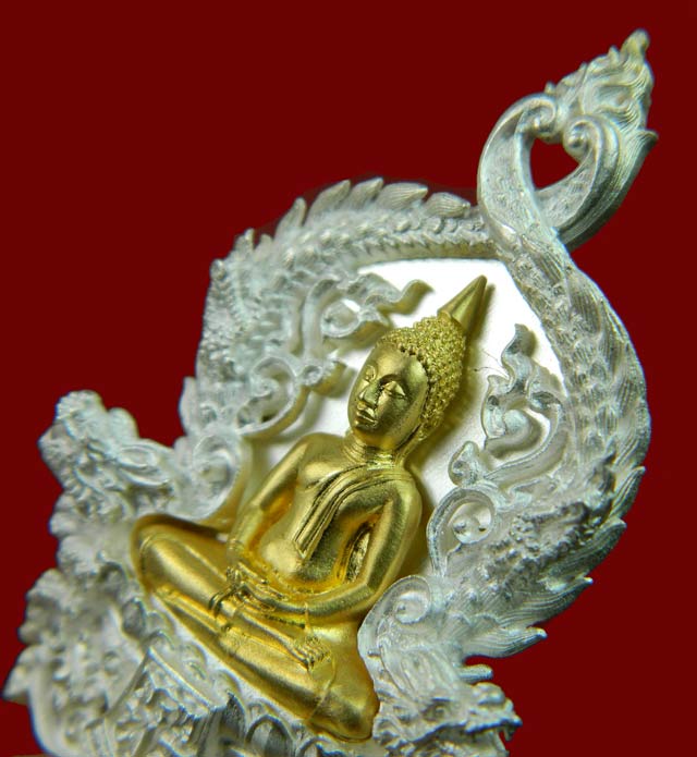 เหรียญฉลุ 3 ชิ้น พระพุทธโสธร รุ่นเจริญพร เนื้อเงินองค์ทองคำ พิมพ์ใหญ่ ปี 2555 หมายเลข ๒๔