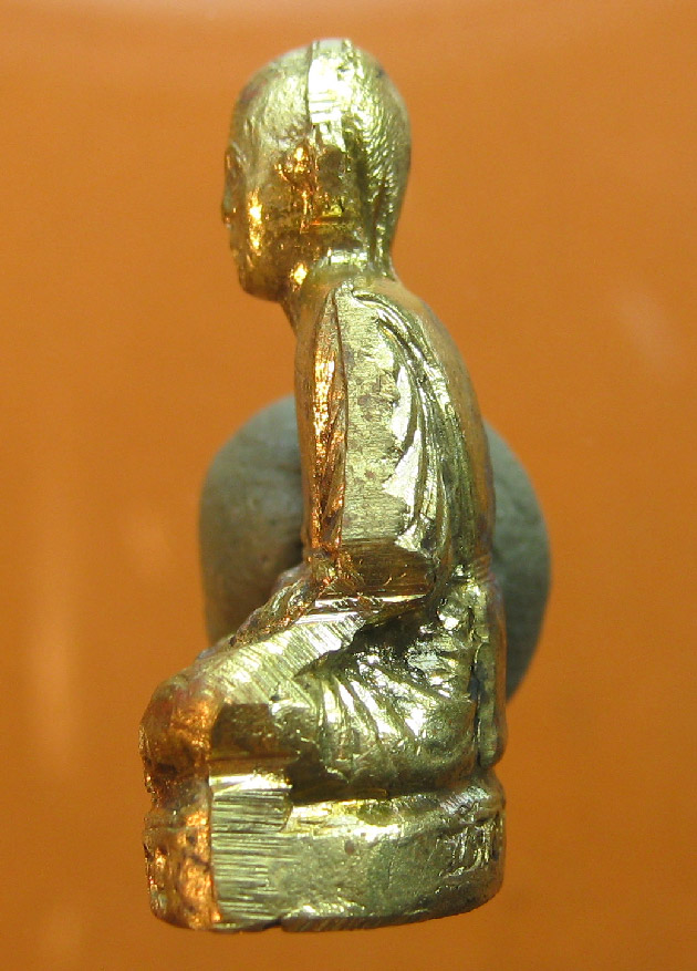  พระรูปเหมือนปั๊มรุ่นแรก เนื้อทองฝาบาตร หลวงพ่อคูณ วัดบ้านไร่ รุ่นเทพประทานพร ปี2536