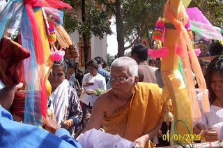 เหรียญ รุ่นแรก เนื้อทองฝาบาตร  หลวงปู่ดา  สุวณฺโณ  วัดอุทุมพร   ปี18