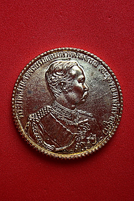 เหรียญเสด็จพ่อ ร.๕  หลวงปู่ดี  วัดพระรูป  จ.สุพรรณบุรี  พ.ศ.๒๕๓๖ รหัสDMPB825VS