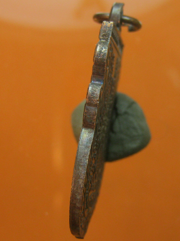   เหรียญหลวงปู่นิล อิสสริโก รุ่นพิเศษ นั่งพาน วัดครบุรี ปี2537